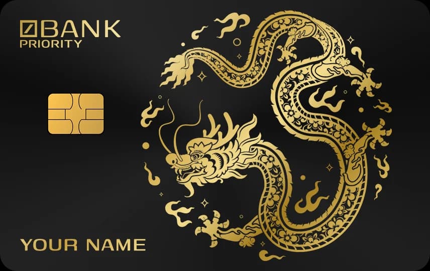 Rồng cuộn thành vòng tròn với sao và ngọn lửa nhỏ, đặt bên phải chip, khắc trên Thẻ đen nét vàng