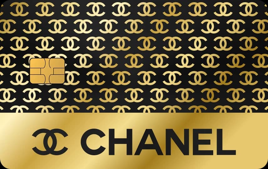 Họa tiết chữ C lồng nhau lặp kín thẻ, dải khắc đặc dưới đáy có chữ CHANEL, Thẻ đen nét vàng