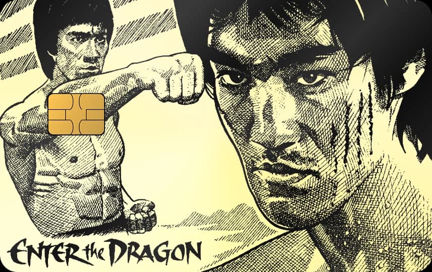 Võ sĩ cởi trần tung cú đấm, gương mặt cận cảnh có vết cào, chữ Enter the Dragon, Thẻ vàng
