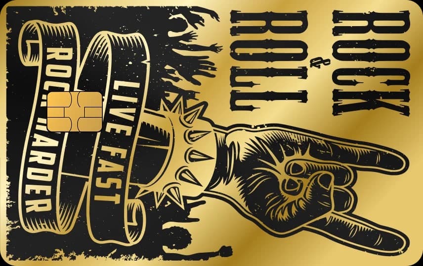 Bàn tay ký hiệu rock đeo vòng gai, băng rôn chữ LIVE FAST ROCK HARDER, chữ ROCK & ROLL, Thẻ đen nét vàng