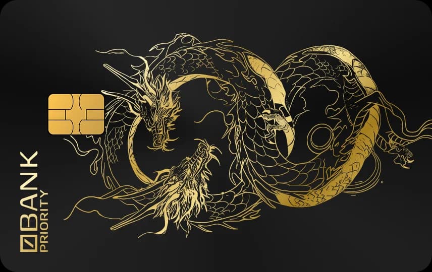 Thân rồng uốn thành vòng tròn lớn, đầu lượn vào giữa vòng, nét mảnh, khắc dọc trên Thẻ đen nét vàng
